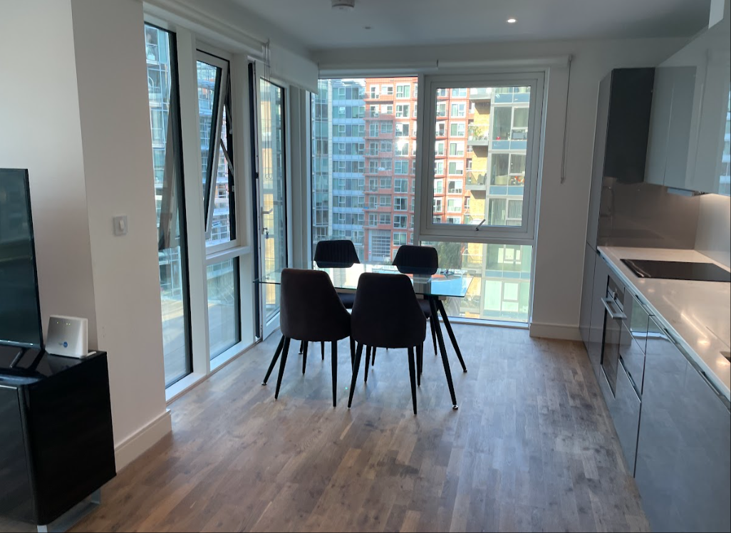 Flat Juniper Drive in Greater London