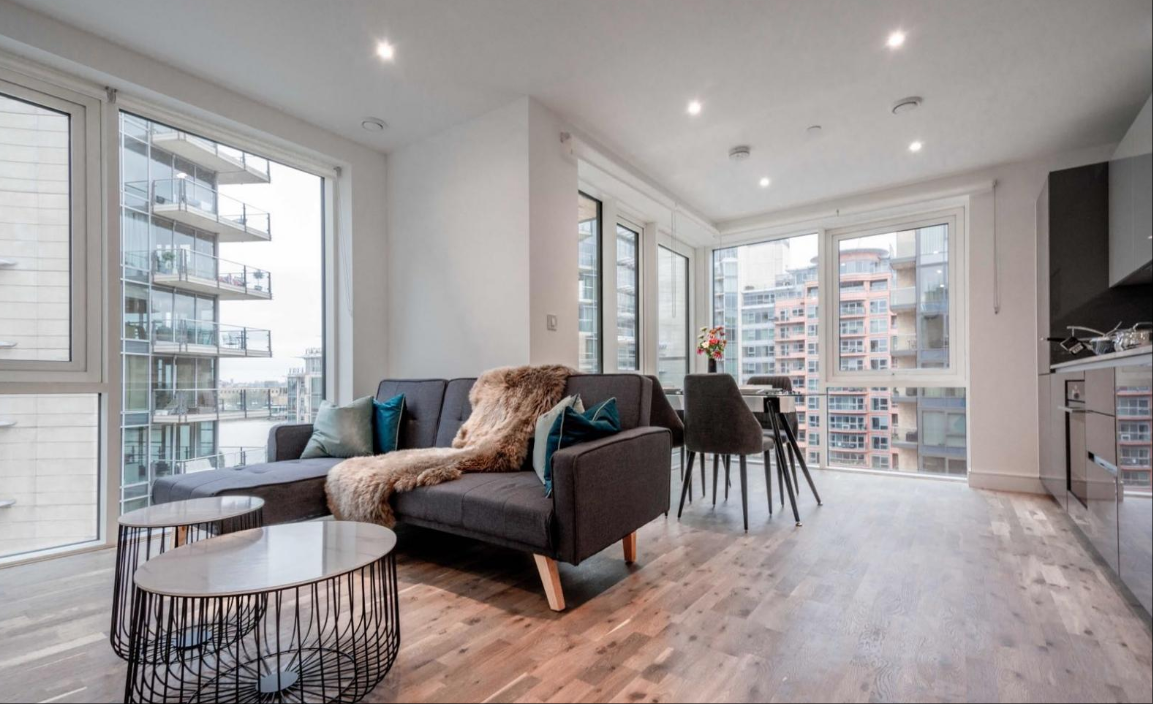 Flat Juniper Drive in Greater London