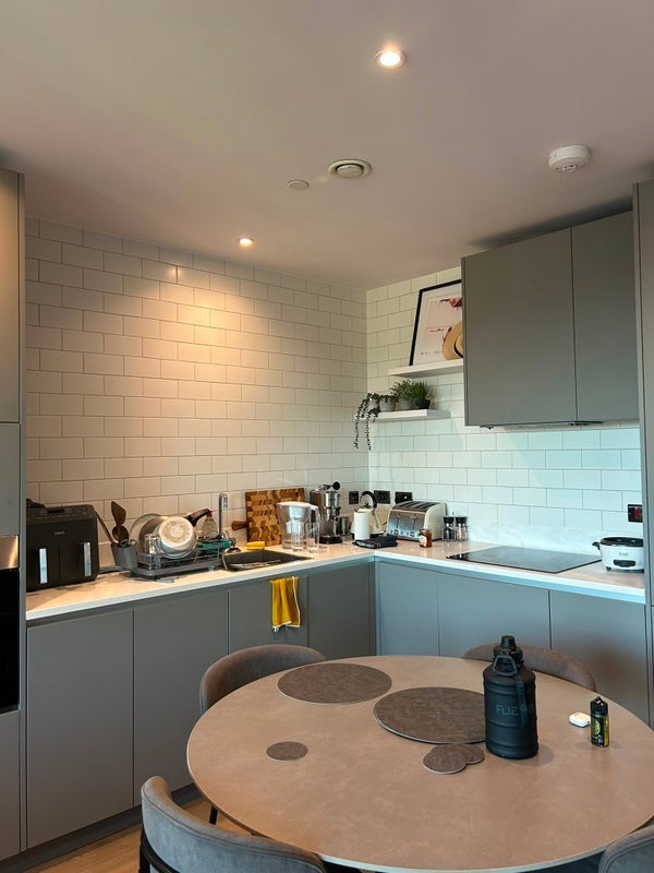 Room High Street in Greater London