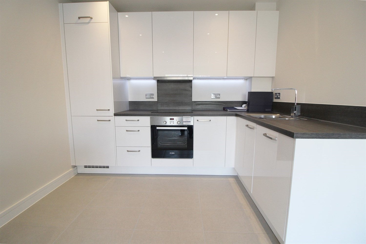 Flat Padworth Avenue in Reading