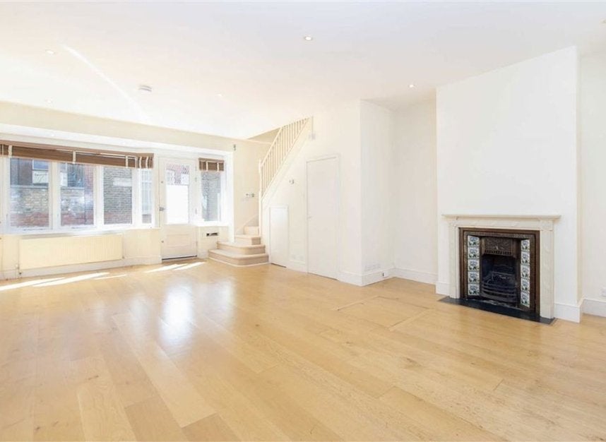House Dove Mews in Greater London