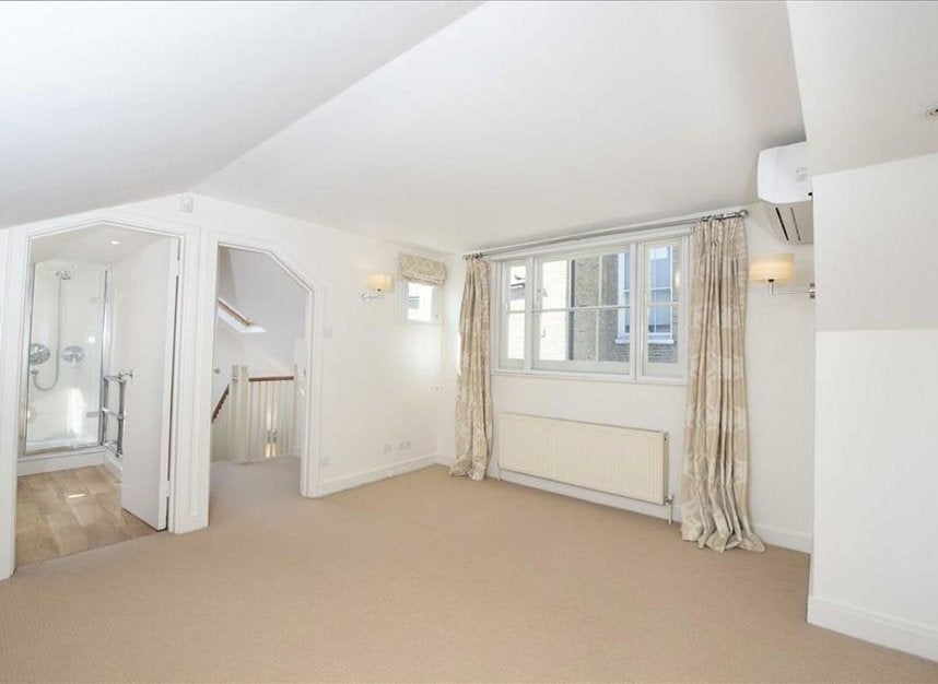 House Dove Mews in Greater London