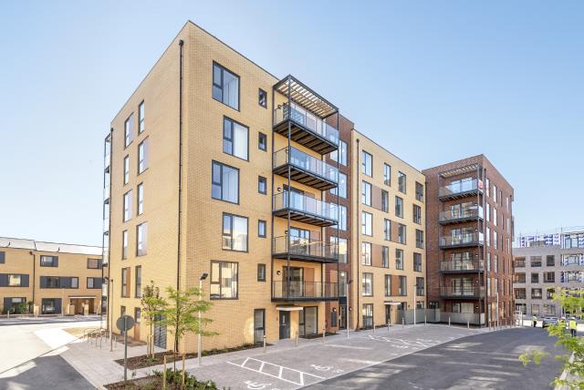 Flat Silverworks Close in Greater London