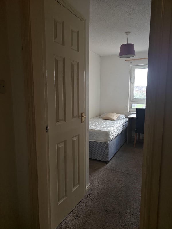 Room Arcadia Street in Glasgow