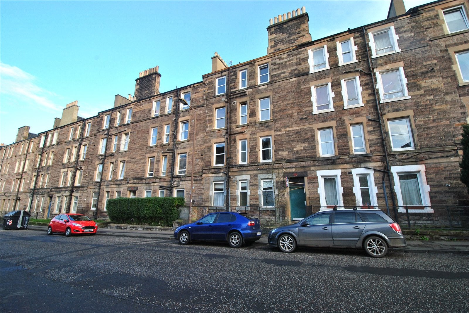 Flat Stewart Terrace in City of Edinburgh