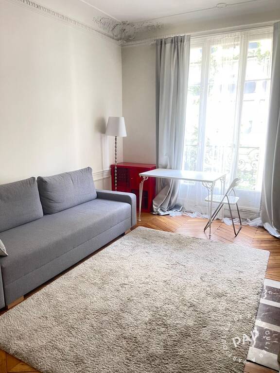 Flat Place du Maréchal de Lattre de Tassigny in Paris