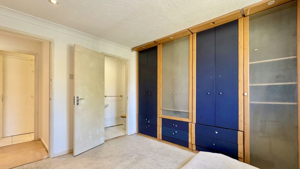 Flat Redford Close in Greater London