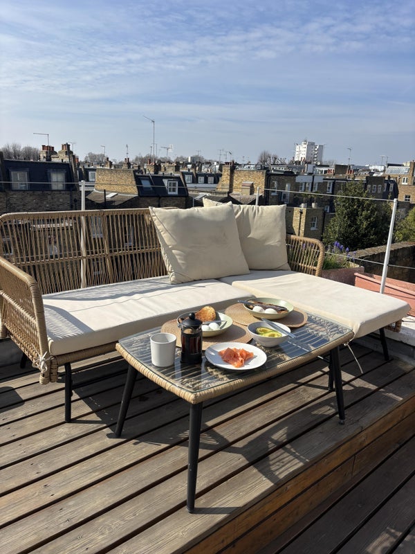 Flat Holmead Road in Greater London