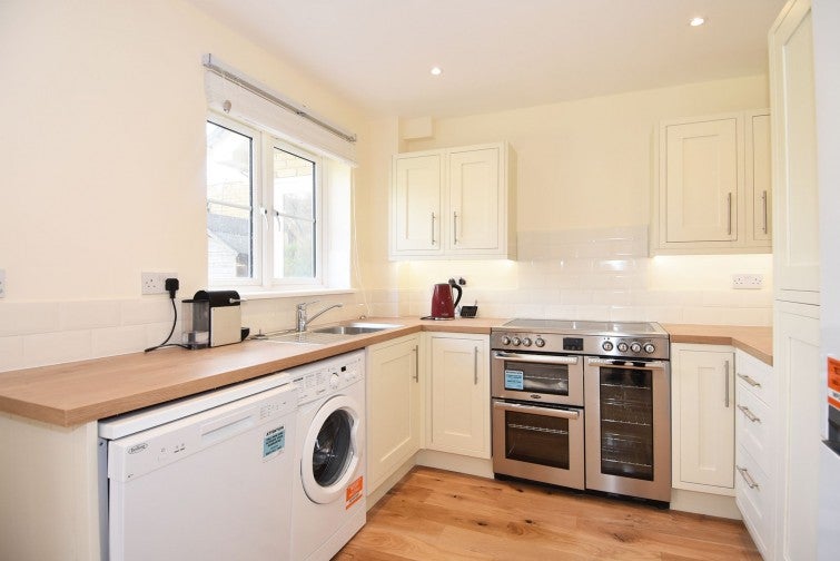 House Tangmere Grove in Greater London