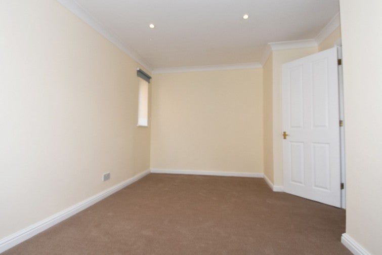 House Tangmere Grove in Greater London