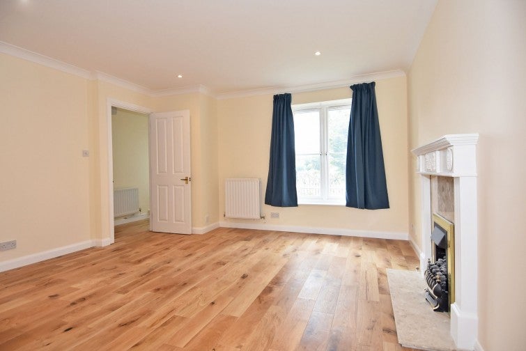 House Tangmere Grove in Greater London