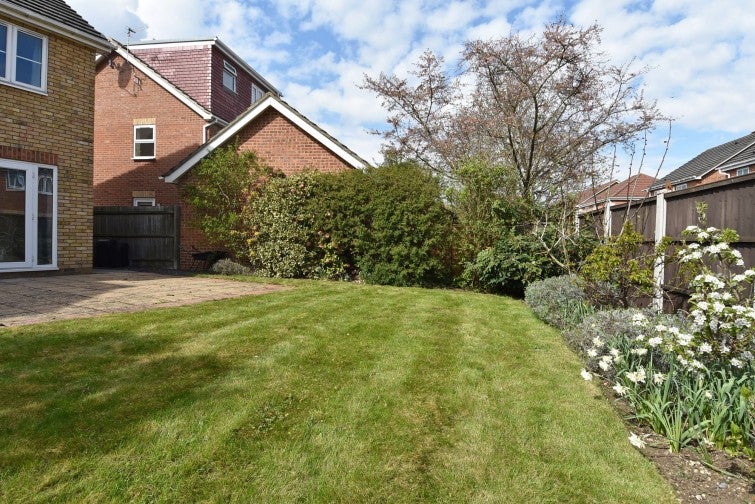 House Tangmere Grove in Greater London