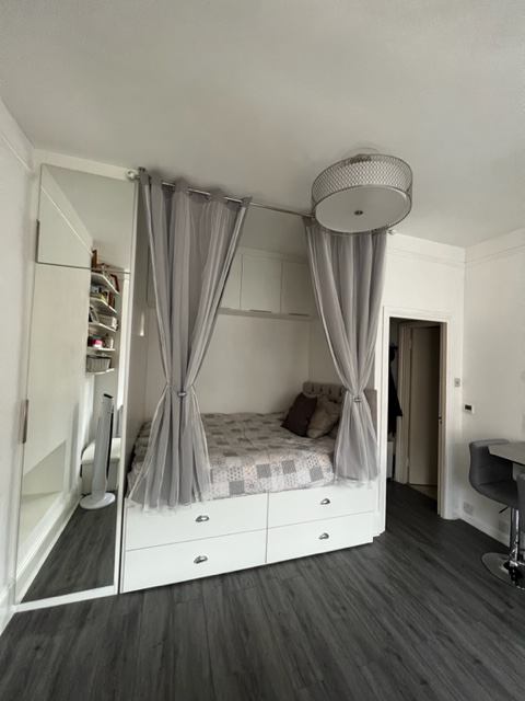 Flat Comeragh Road in Greater London