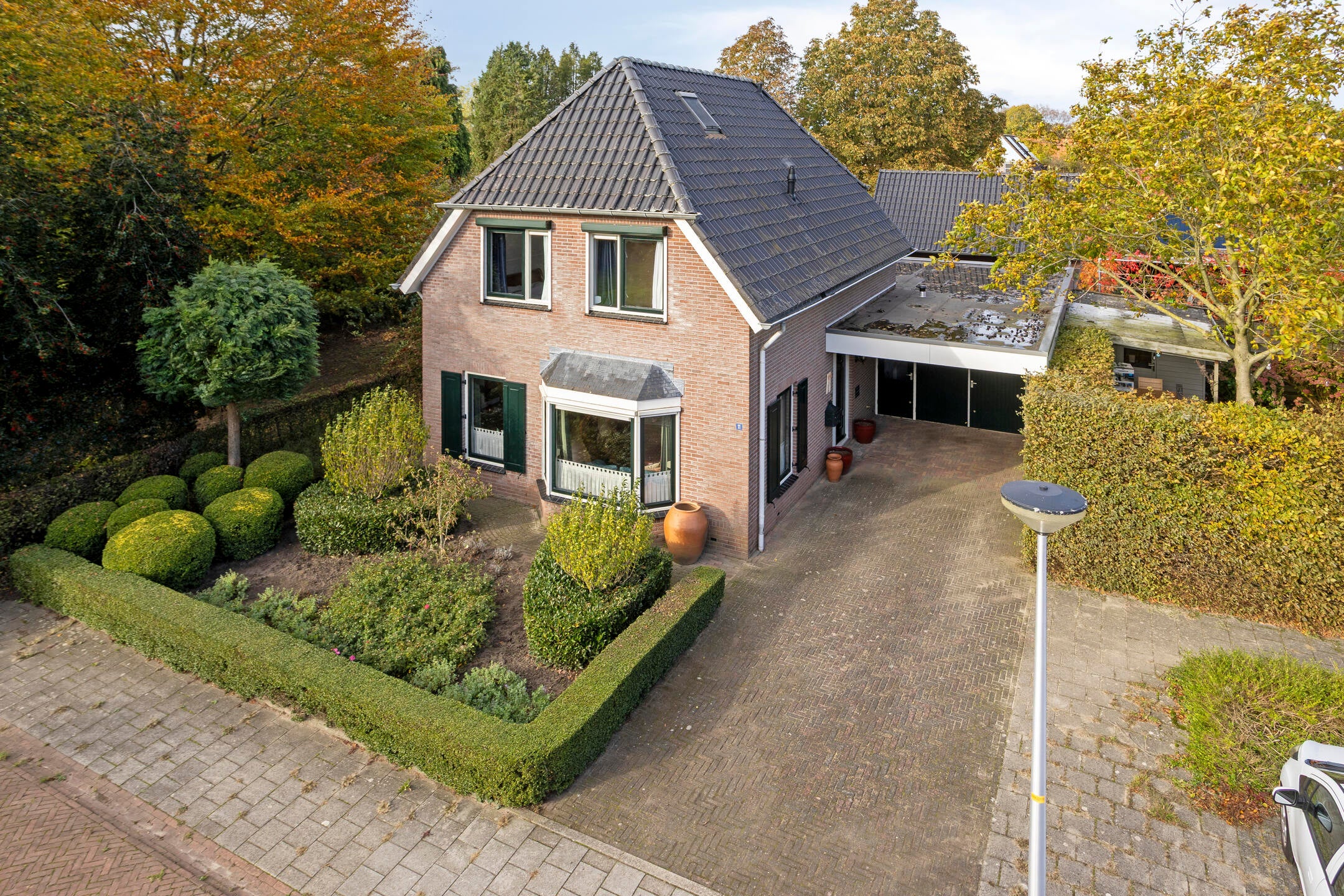 Huis Woerden 11 in Rekken