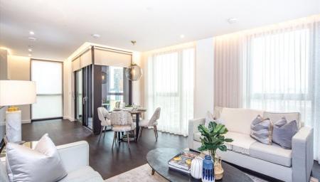 Flat Ponton Road in Greater London