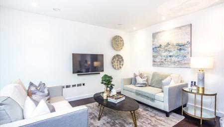 Flat Ponton Road in Greater London