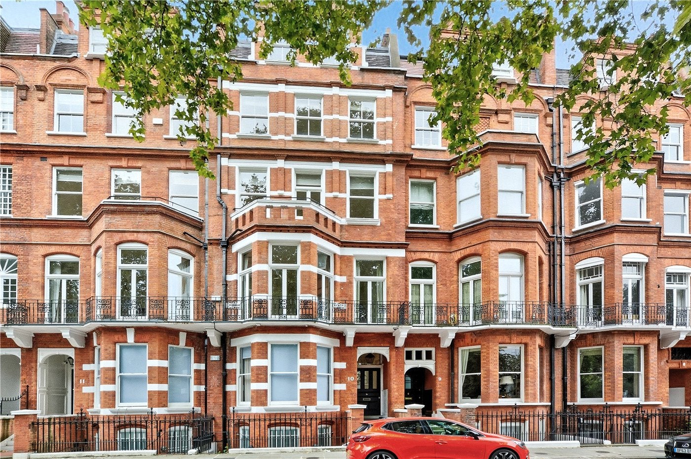 Flat Egerton Gardens in Greater London