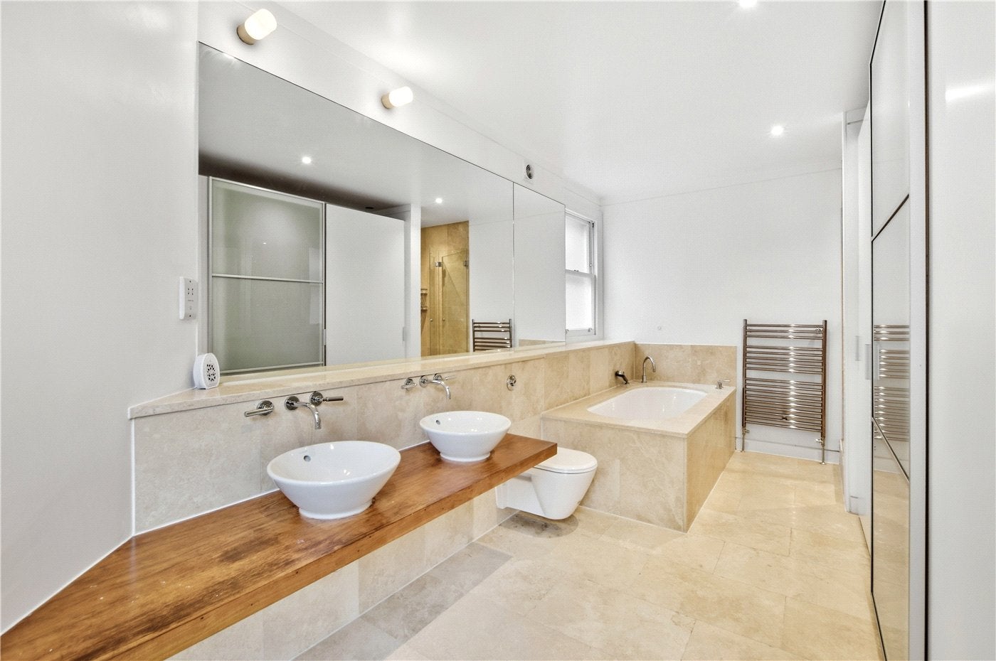 Flat Egerton Gardens in Greater London