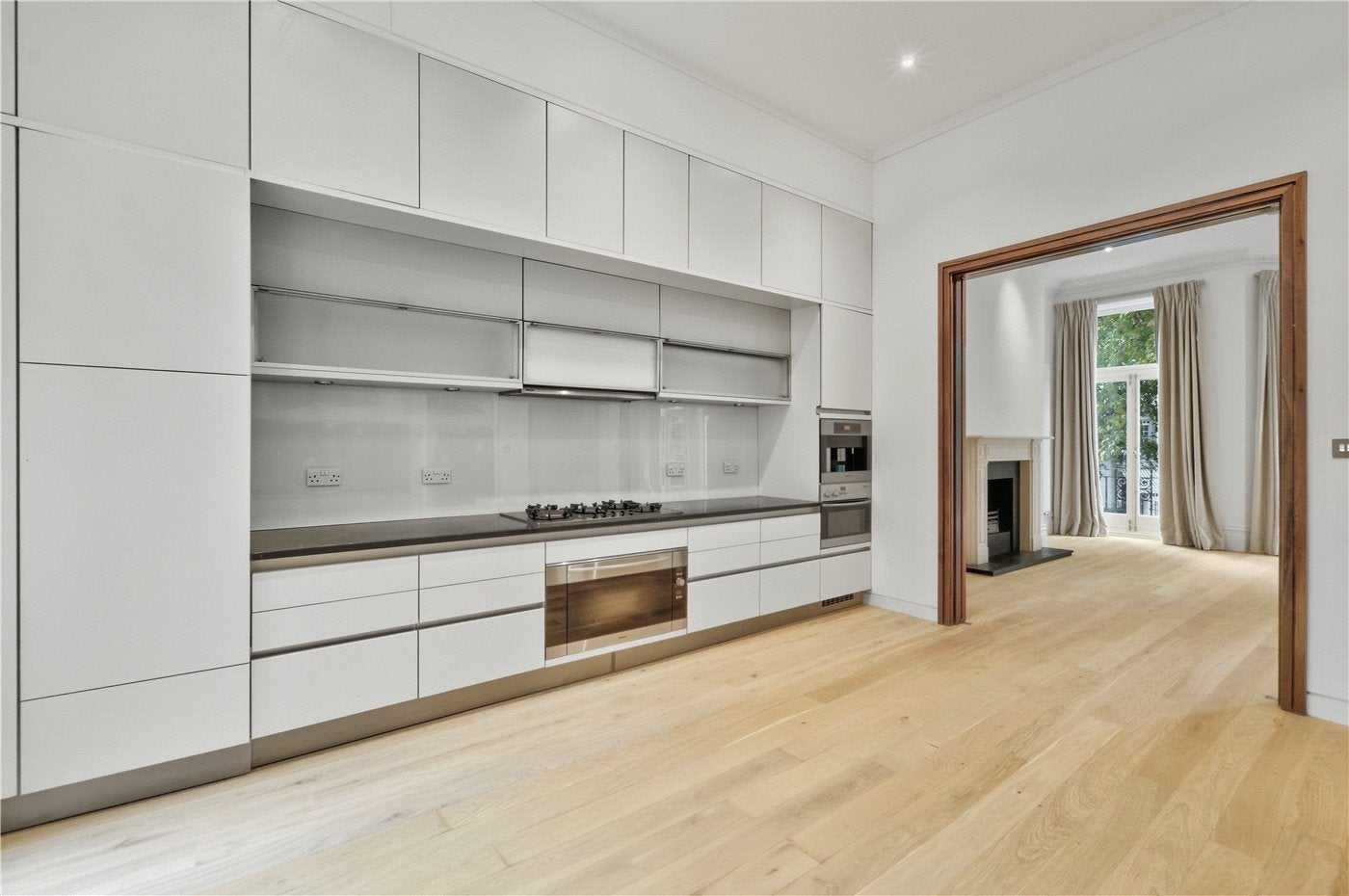 Flat Egerton Gardens in Greater London