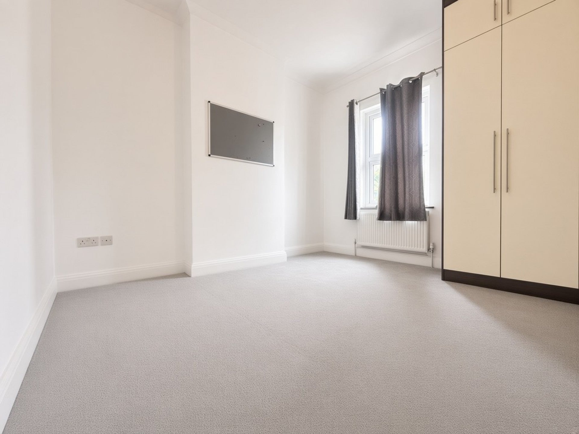 Room Sidney Road in Borough of Spelthorne