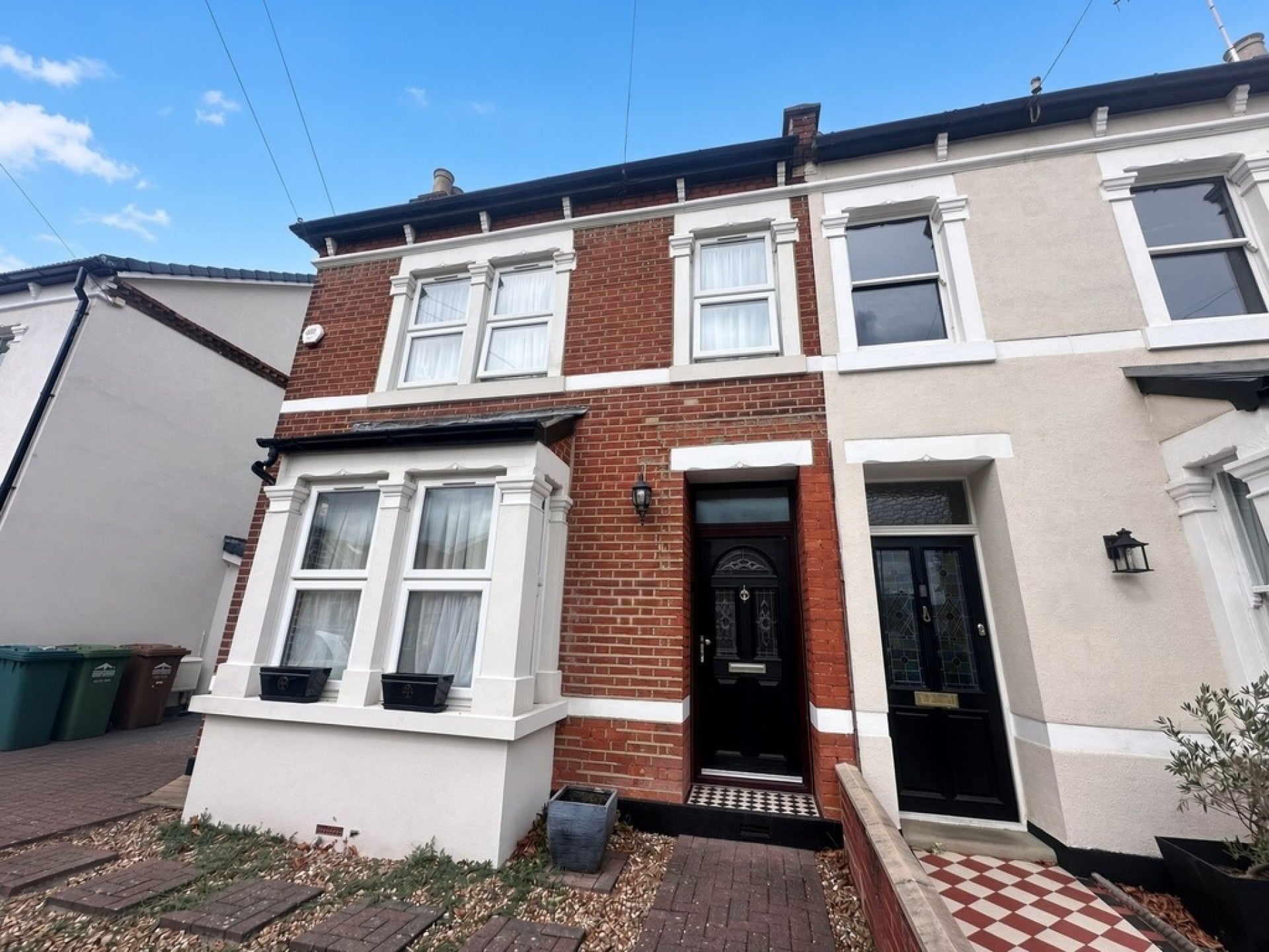 Room Sidney Road in Borough of Spelthorne