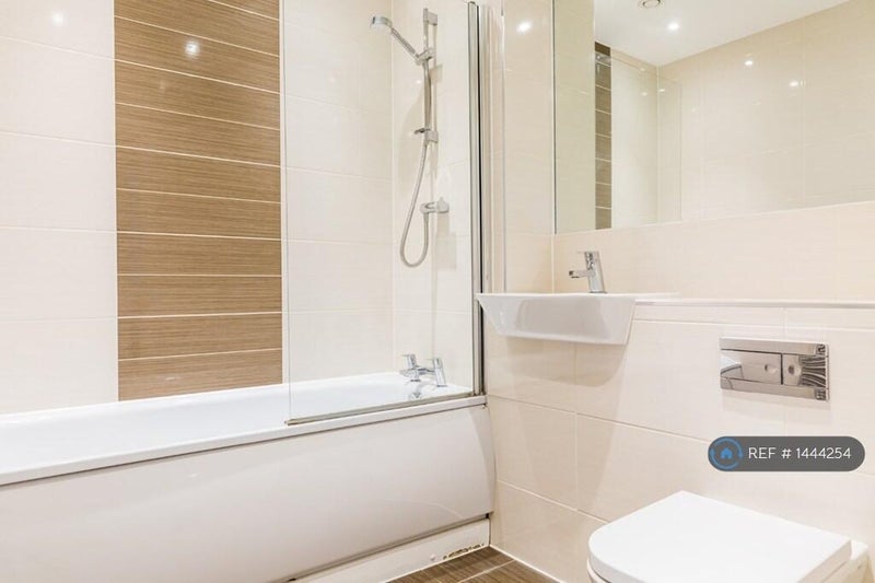 Room Hainault Road in Greater London
