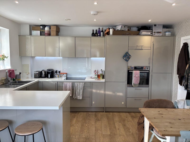 Room Hainault Road in Greater London