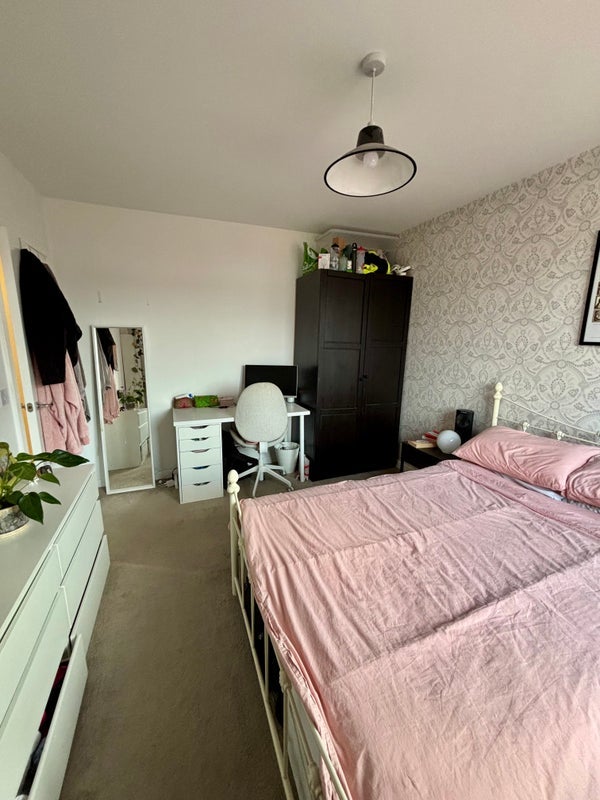 Room Hainault Road in Greater London