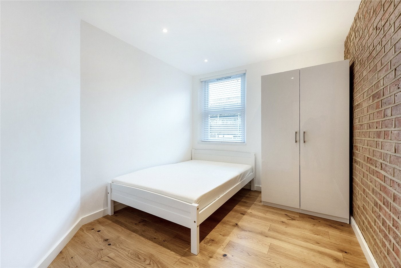 Flat Riffel Road in Greater London