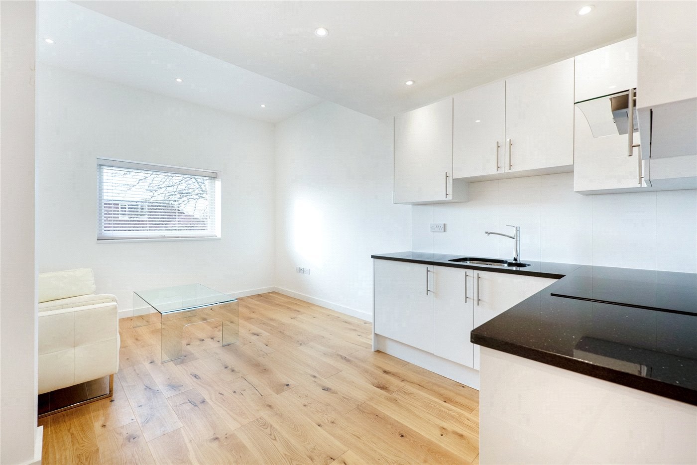 Flat Riffel Road in Greater London