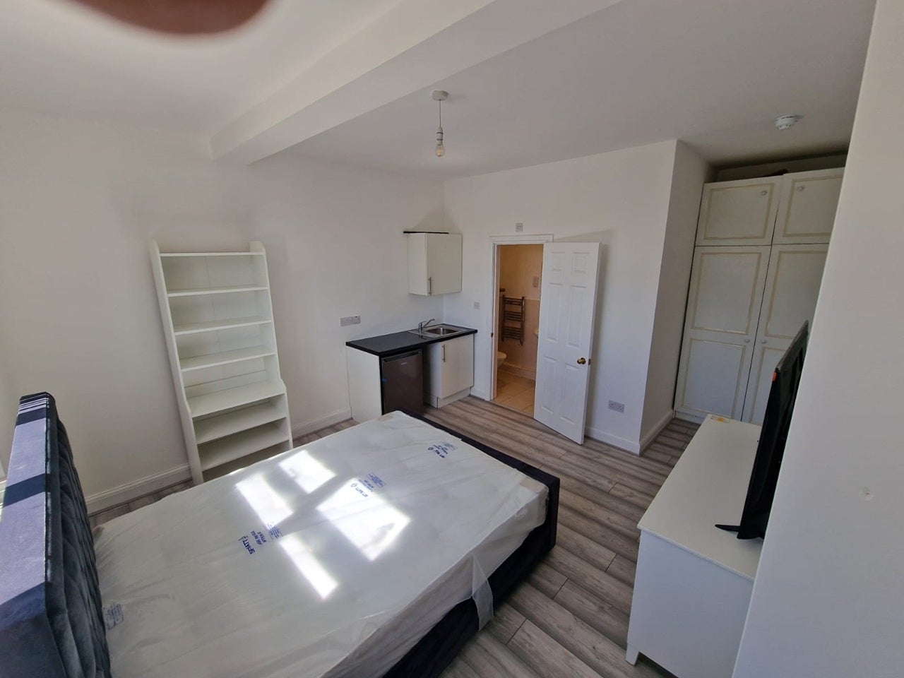 Room Uxbridge Road in Greater London