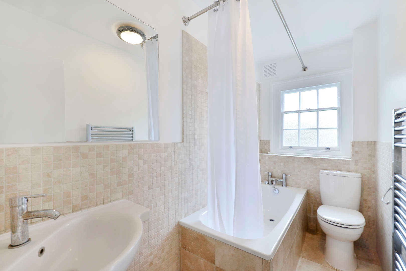 Flat Lillie Road in Greater London