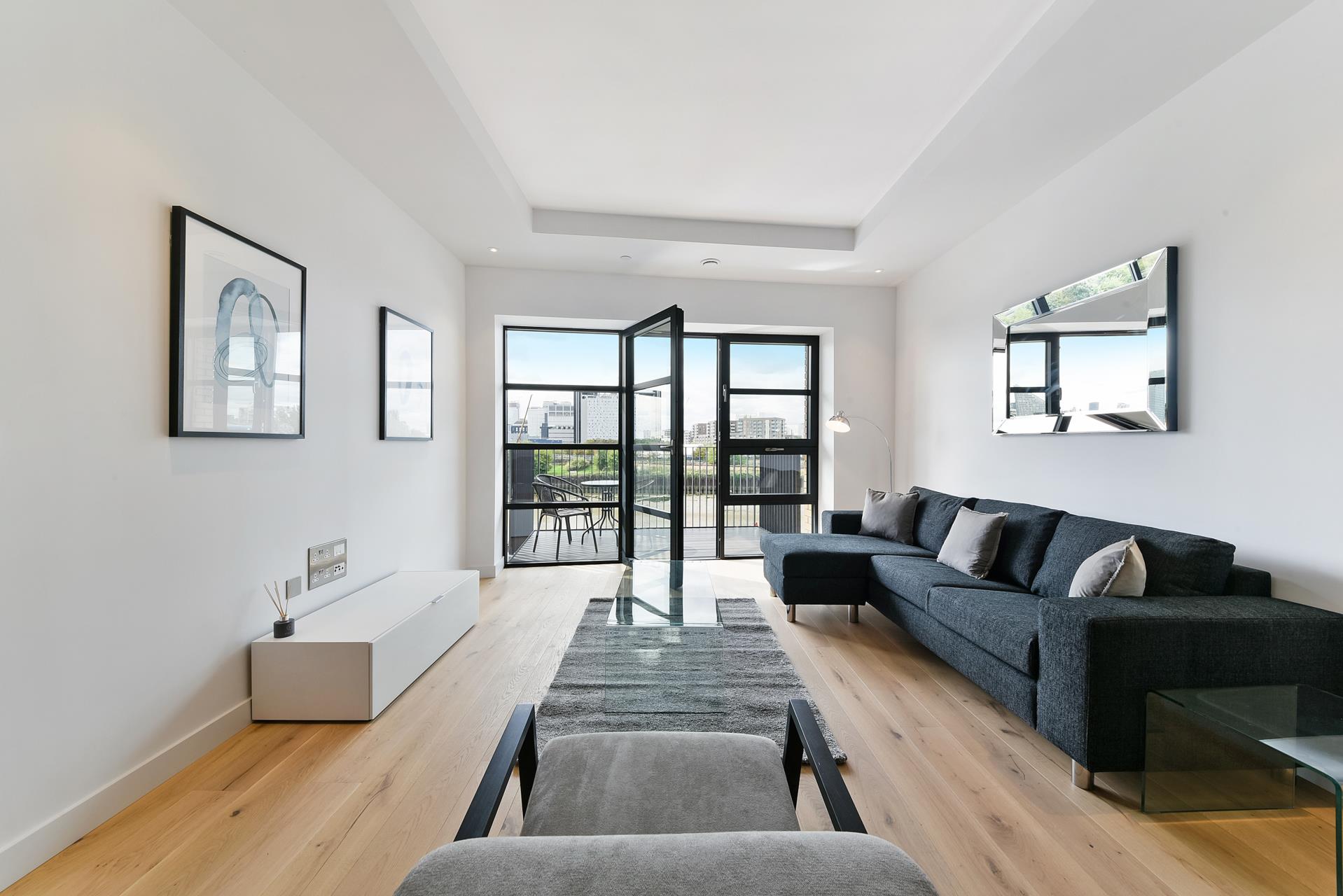 Flat Lyell Street in Greater London