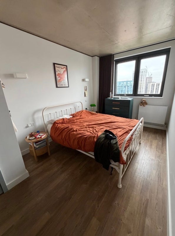 Room Wellers Way in Greater London