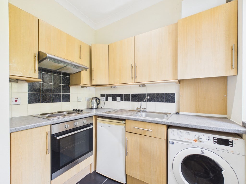 Flat Dorchester Avenue in Glasgow