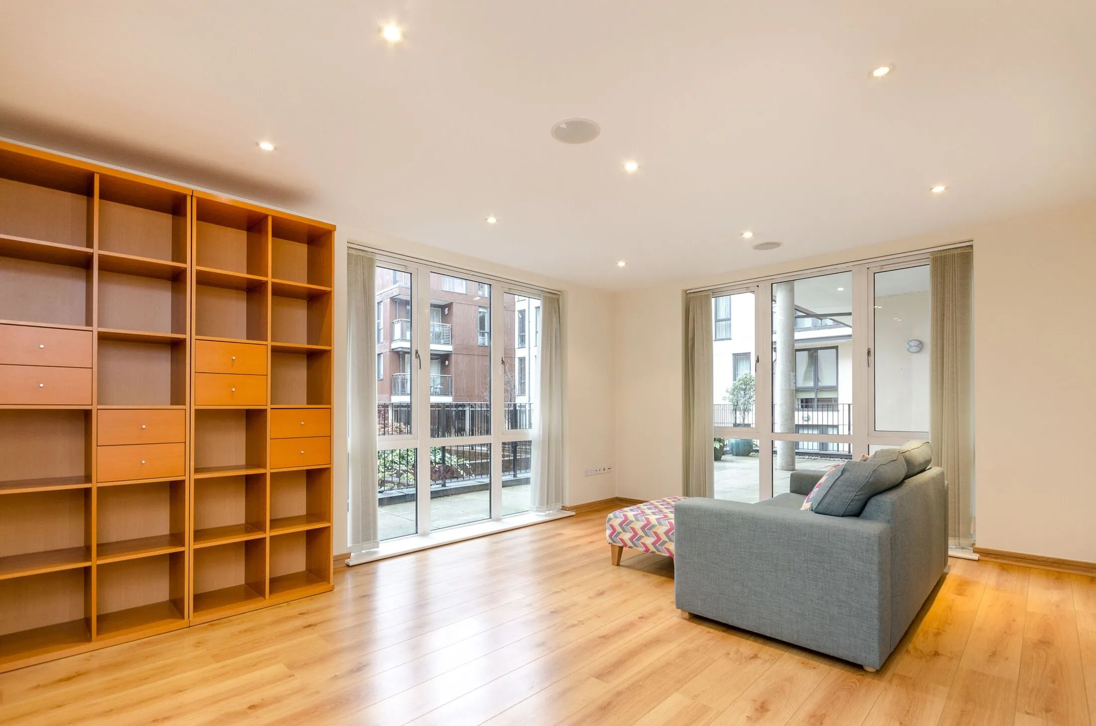 Flat Martyr Road in Guildford