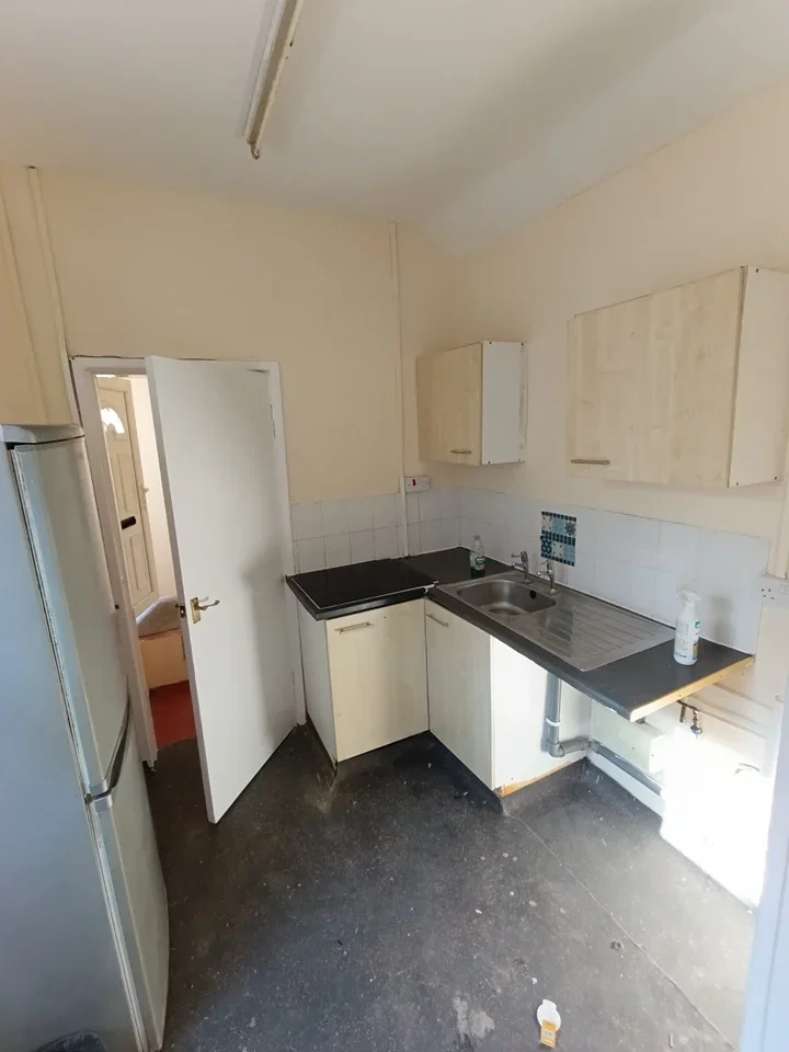 Flat Caldmore Road in Walsall