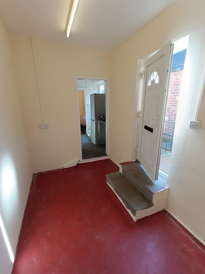 Flat Caldmore Road in Walsall