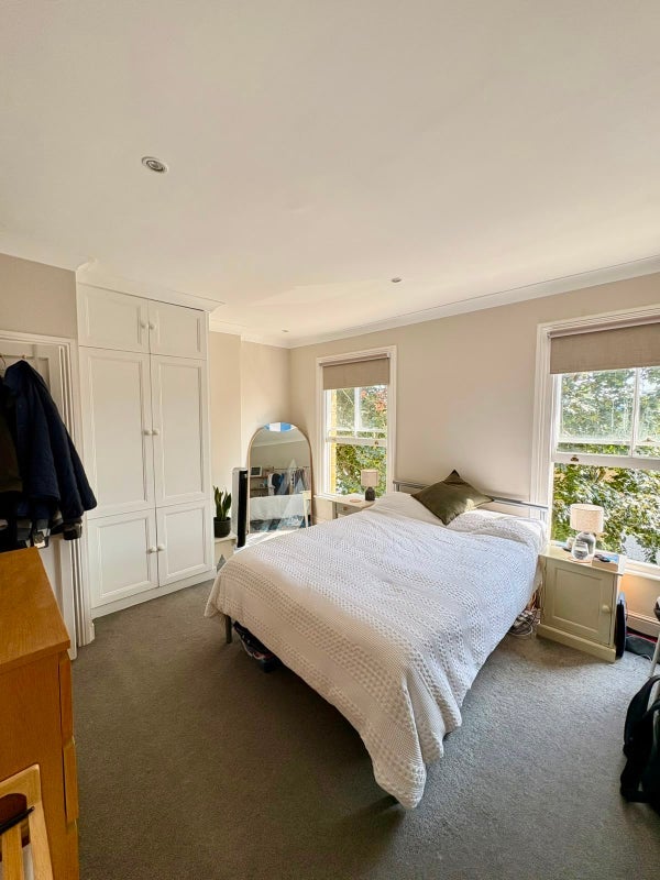 Room Dalyell Road in Greater London