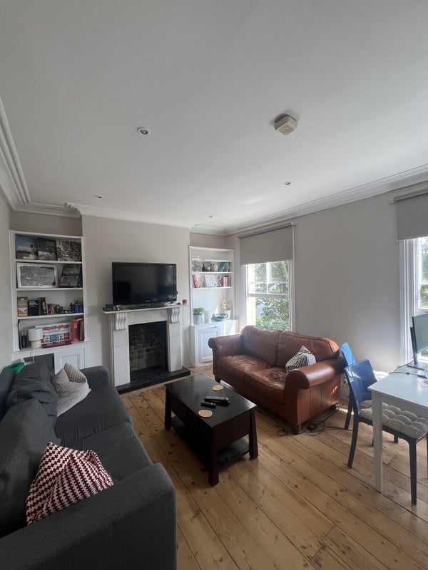 Room Dalyell Road in Greater London