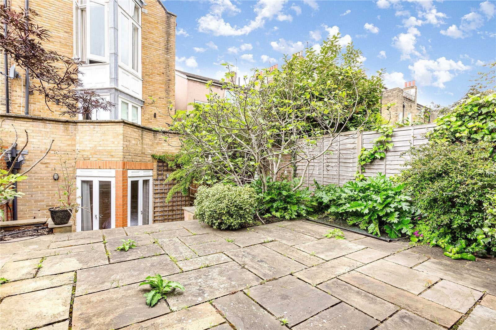 Flat Altenburg Gardens in Greater London