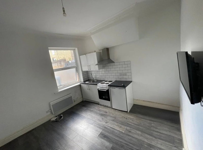 Room Putney Bridge Road in Greater London