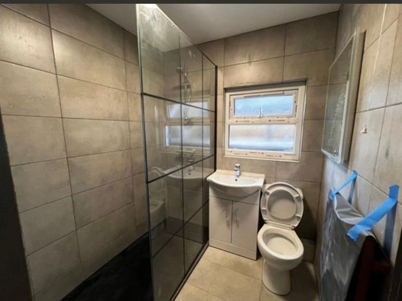 Room Putney Bridge Road in Greater London
