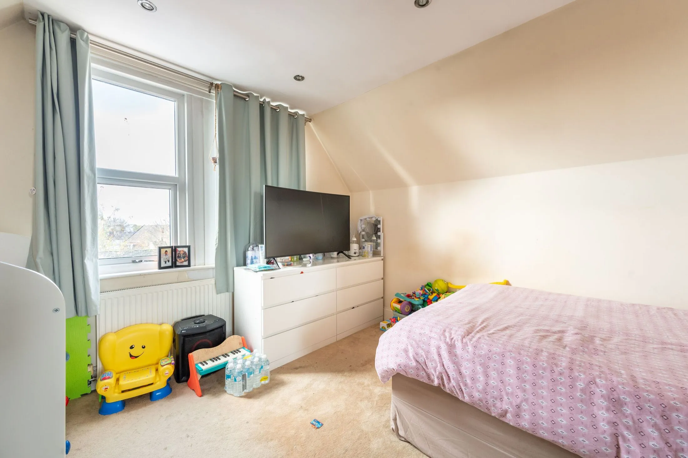 Flat Estreham Road in Greater London