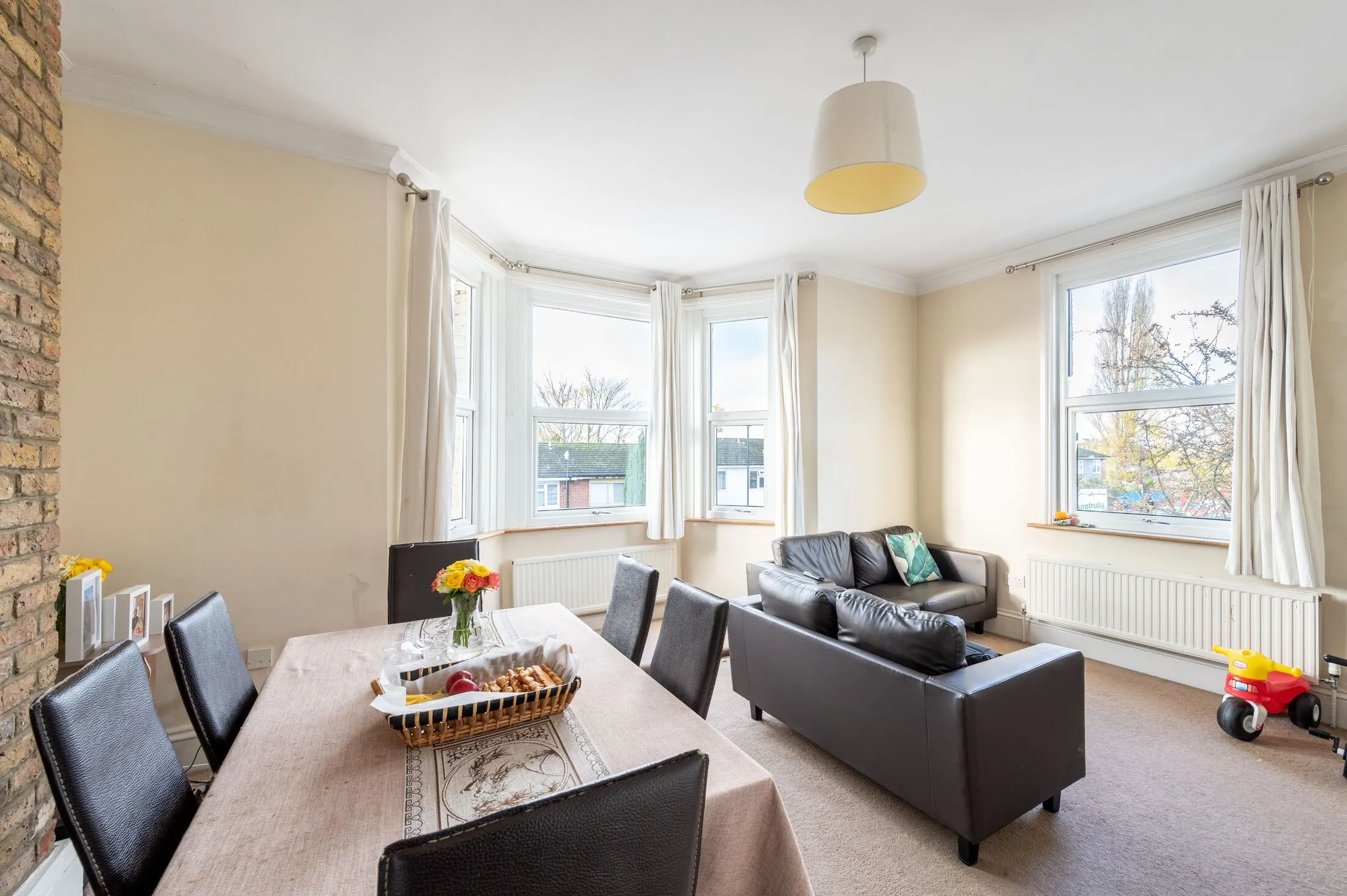 Flat Estreham Road in Greater London