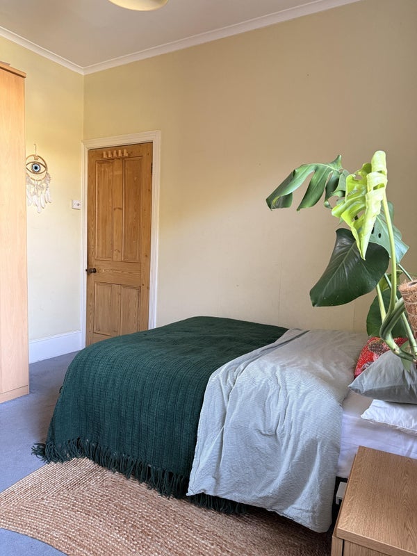Room Fairlawn Road in Greater London