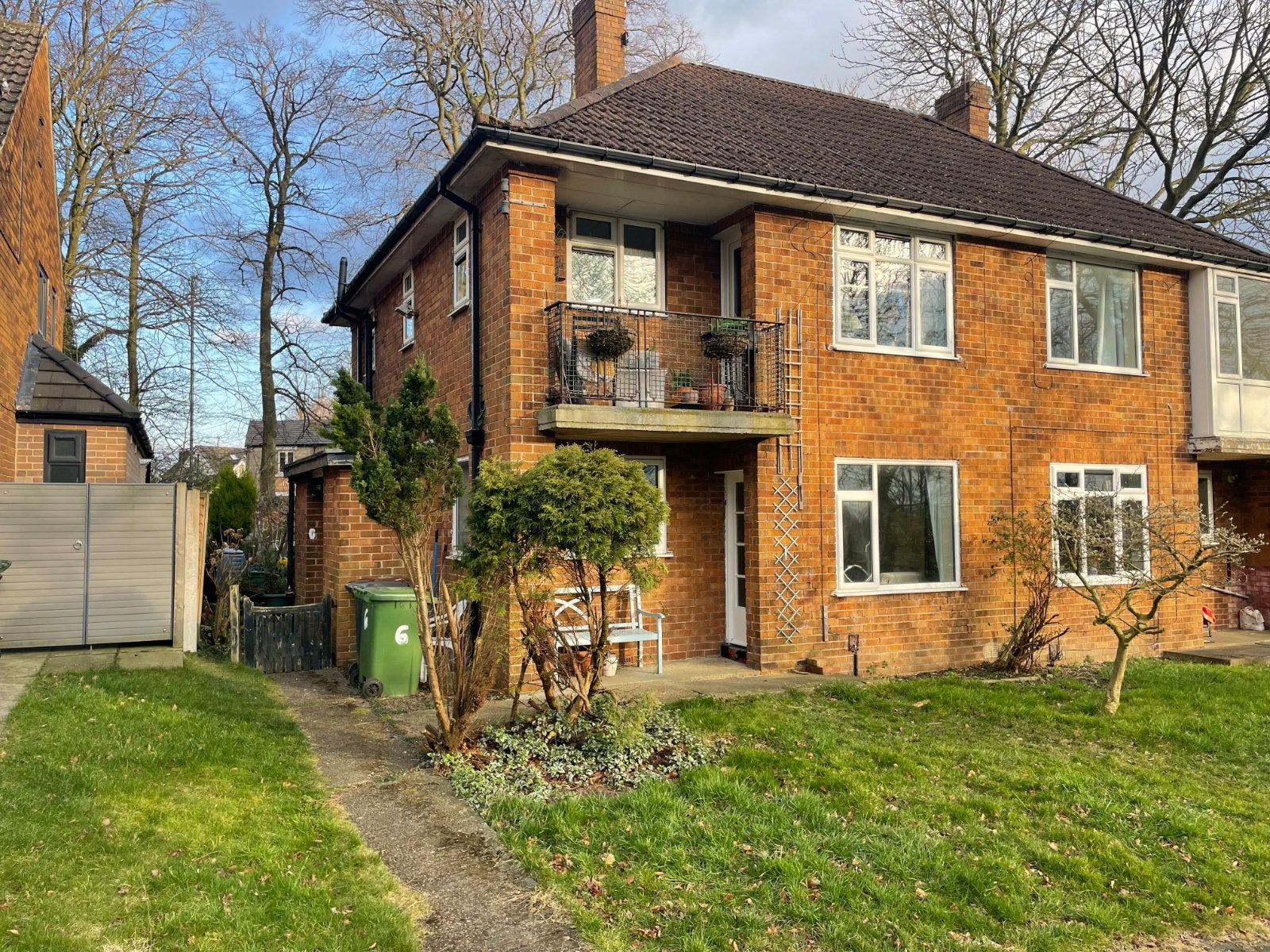 Flat Leafield Close in Leeds