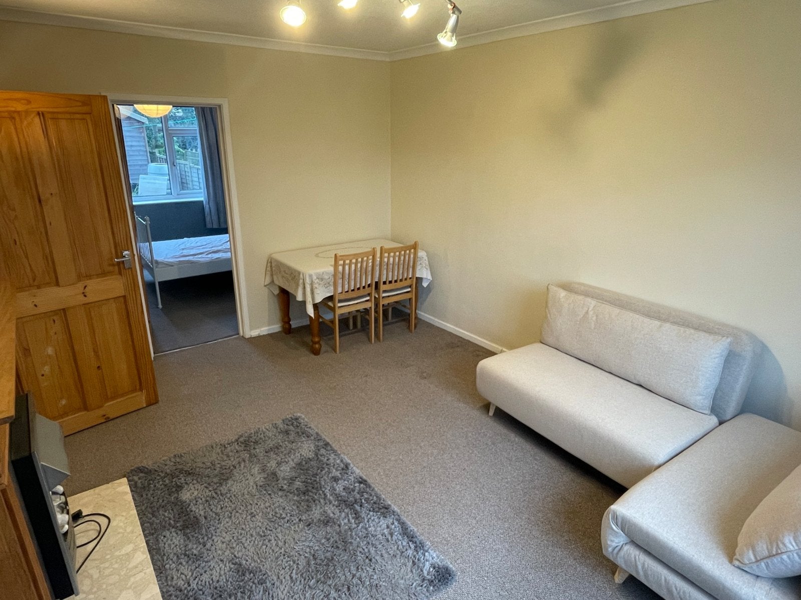 Flat Leafield Close in Leeds
