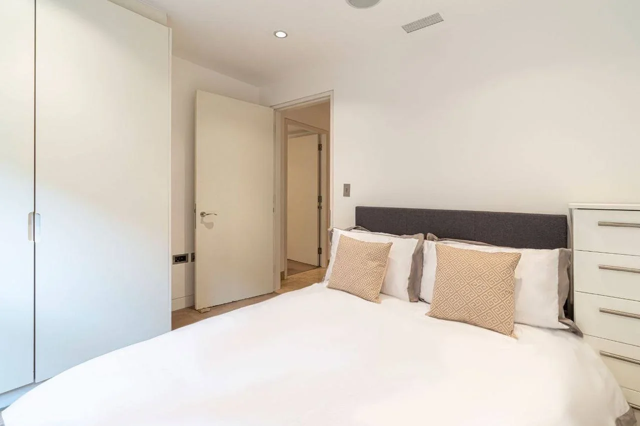 Flat Caxton Street North in Greater London