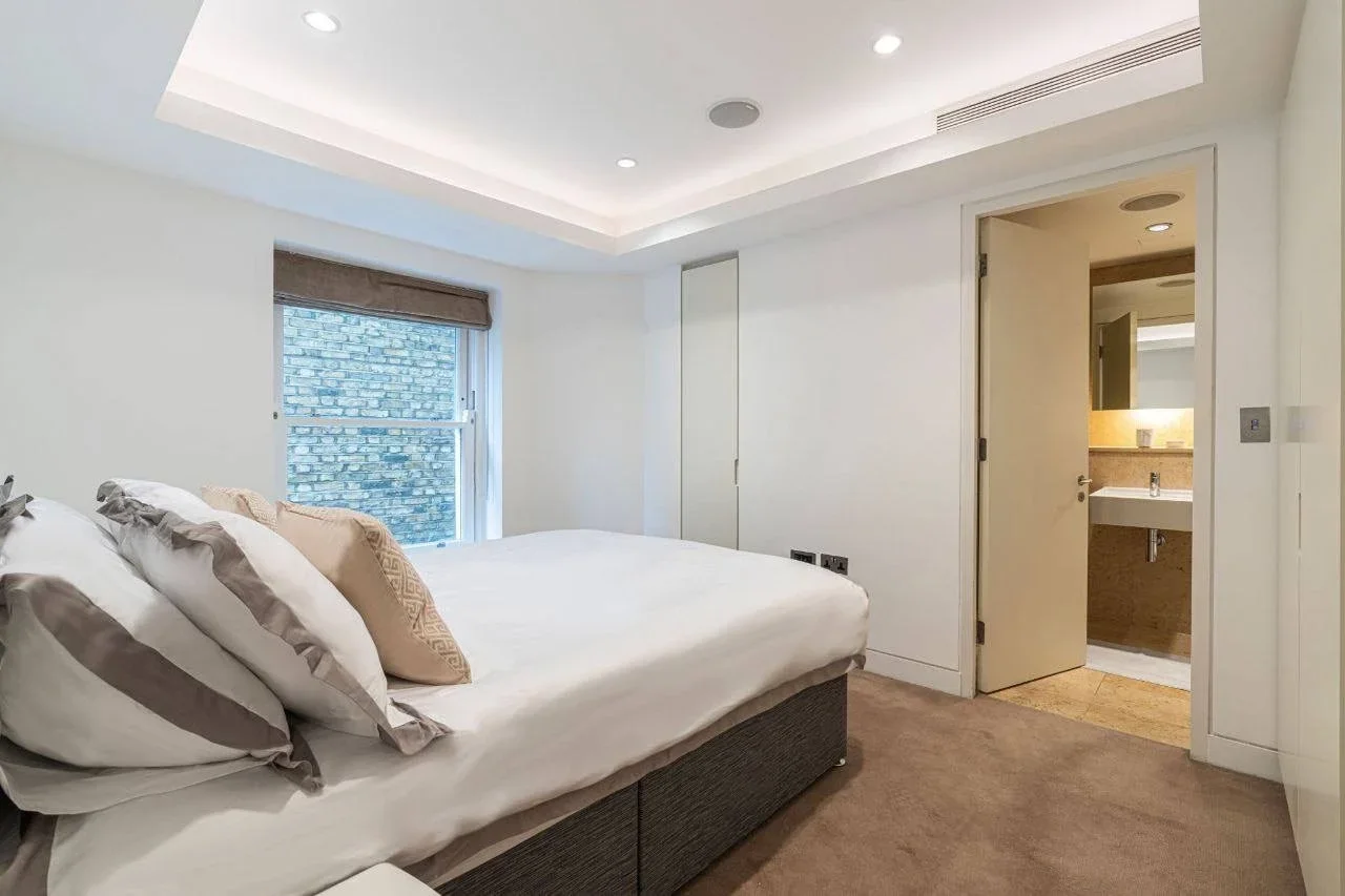 Flat Caxton Street North in Greater London